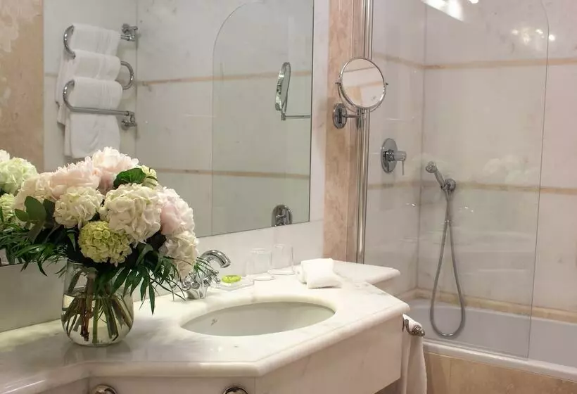 اتاق خانوادگی, Grand Hotel Continental Siena Starhotels Collezione