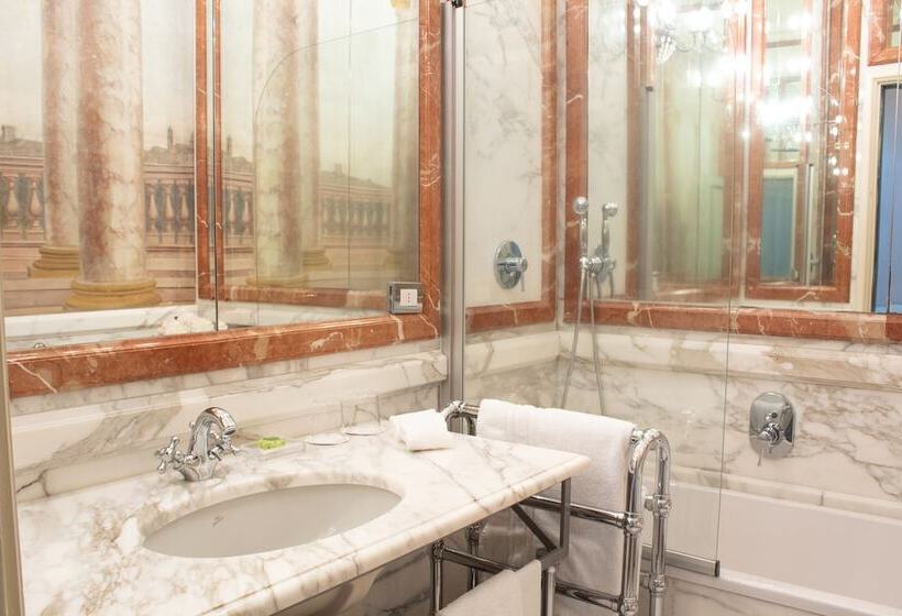 带露台的豪华间, Grand Hotel Continental Siena   Starhotels Collezione