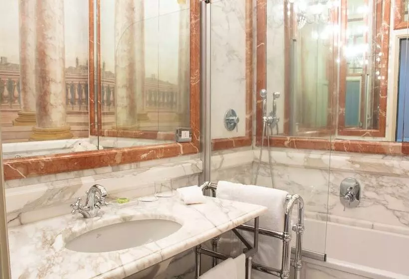 اتاق لوکس با تراس, Grand Hotel Continental Siena Starhotels Collezione