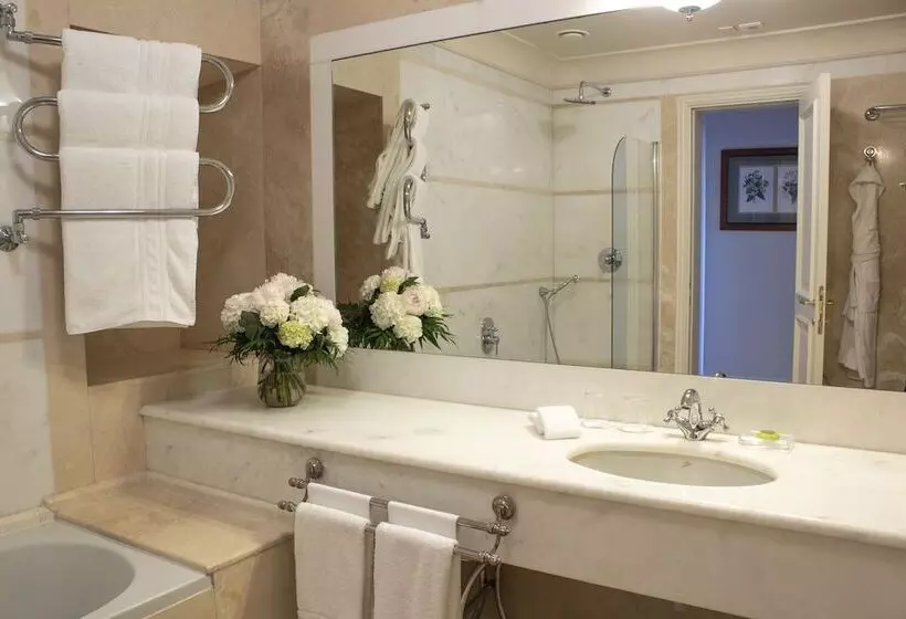 سوییت جونیور, Grand Hotel Continental Siena Starhotels Collezione