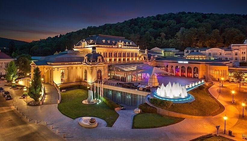 غرفة قياسية ثلاثية, Herzoghof