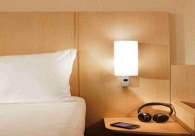 标准间带双人床, Ibis Cardiff
