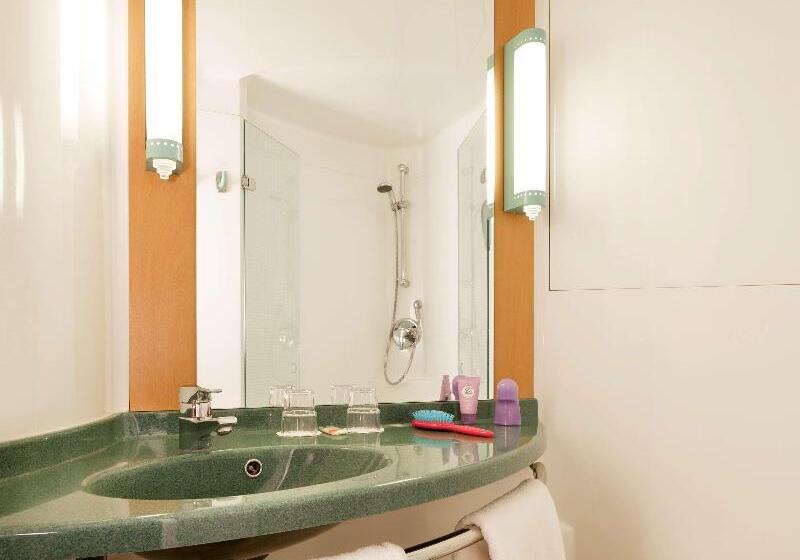 标准间带双人床, Ibis Cardiff