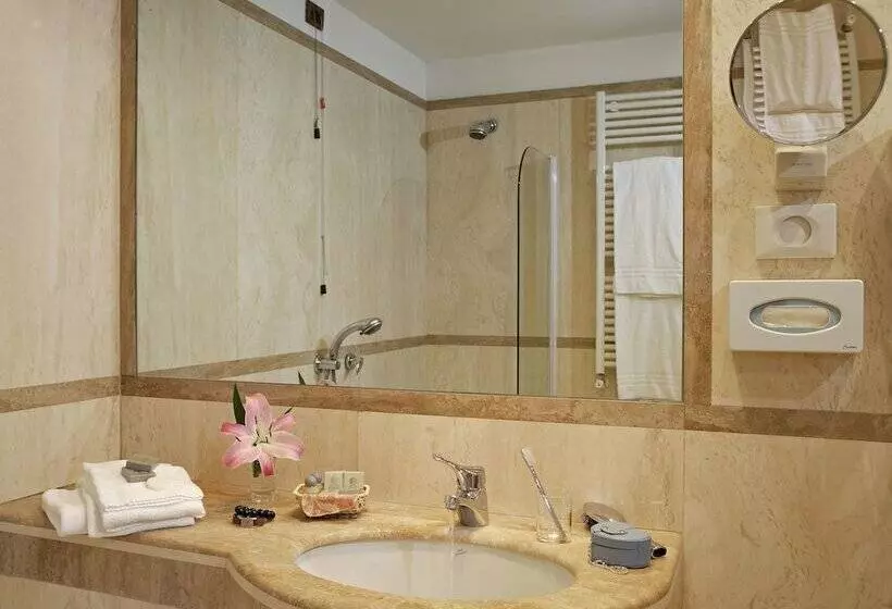 اتاق استاندارد سه نفره, Kette