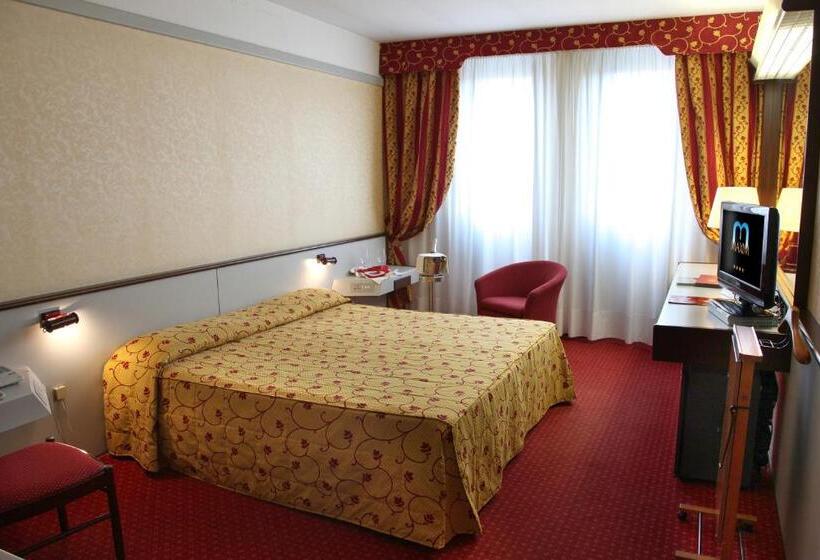 Standard Room, Maxim