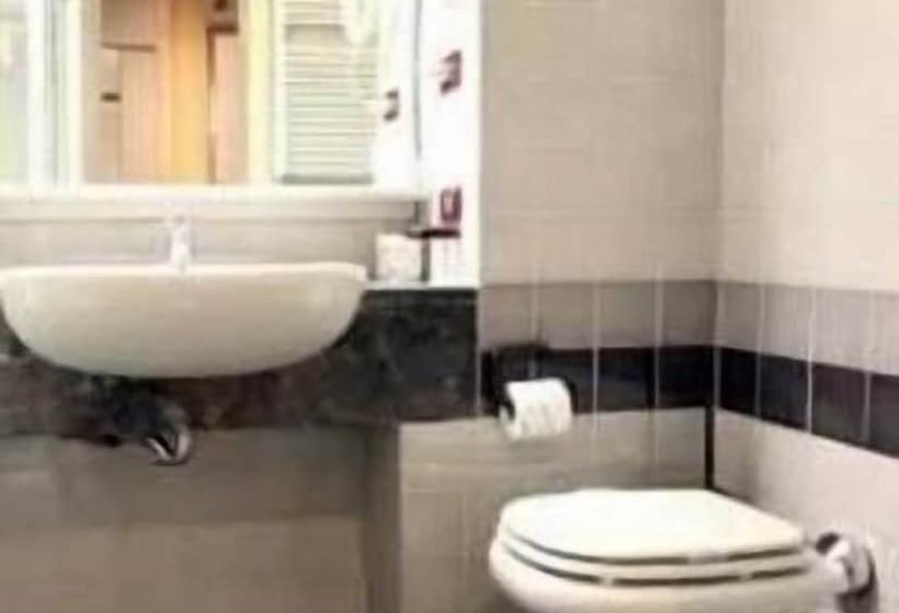 اتاق کلاسیک سه تخته, Maxim