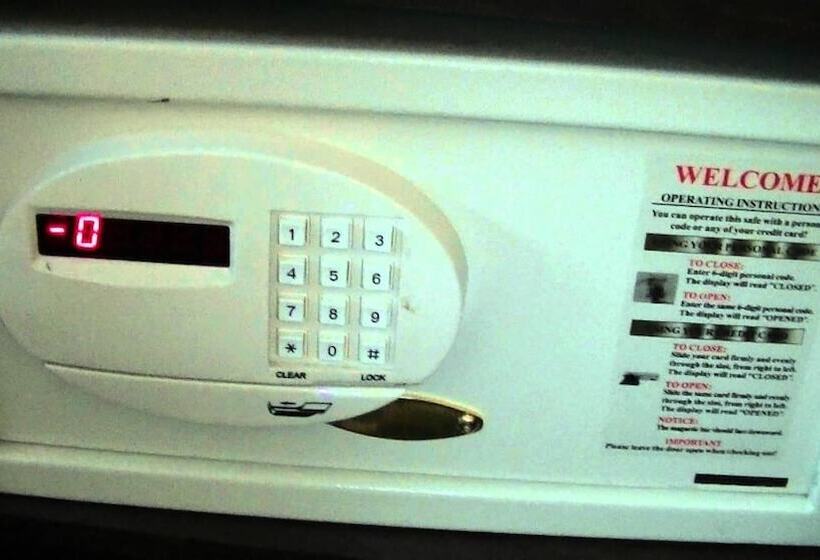 اتاق کلاسیک سه تخته, Maxim