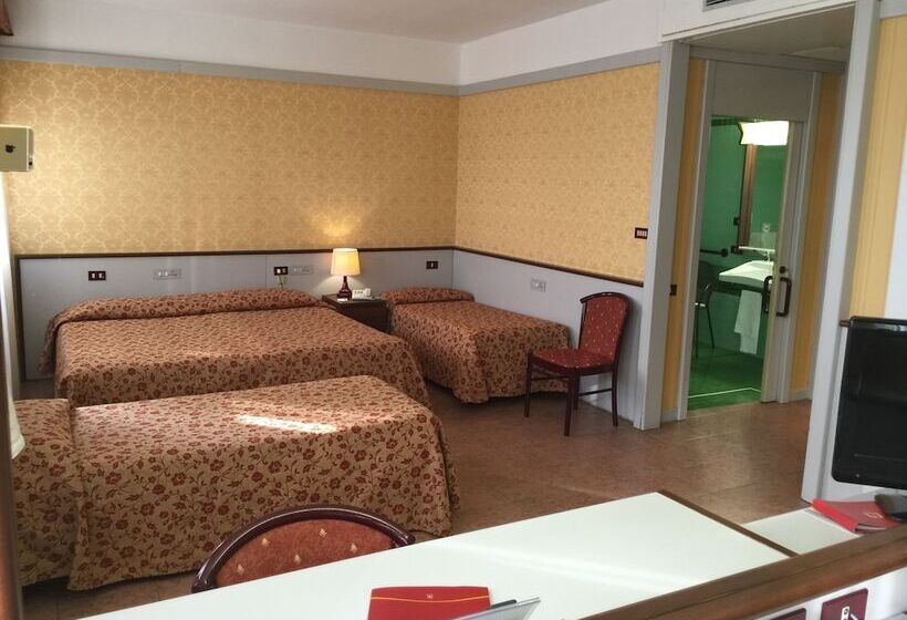 اتاق کلاسیک چهارنفره, Maxim