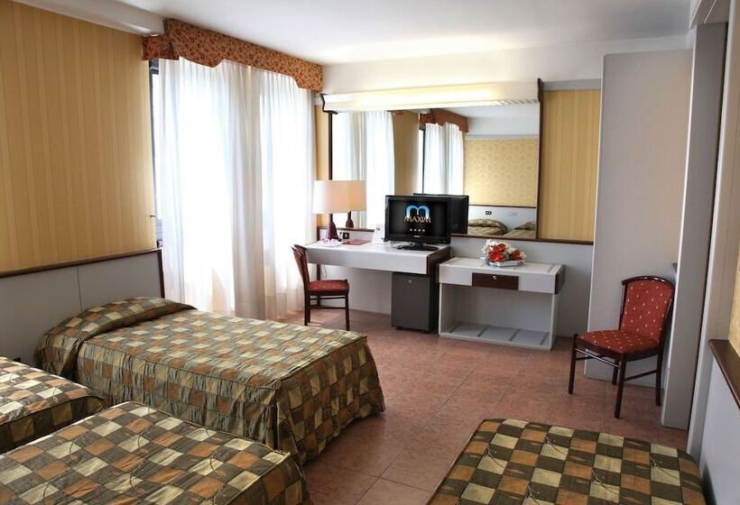 اتاق کلاسیک چهارنفره, Maxim