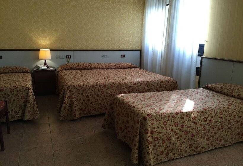 اتاق کلاسیک چهارنفره, Maxim