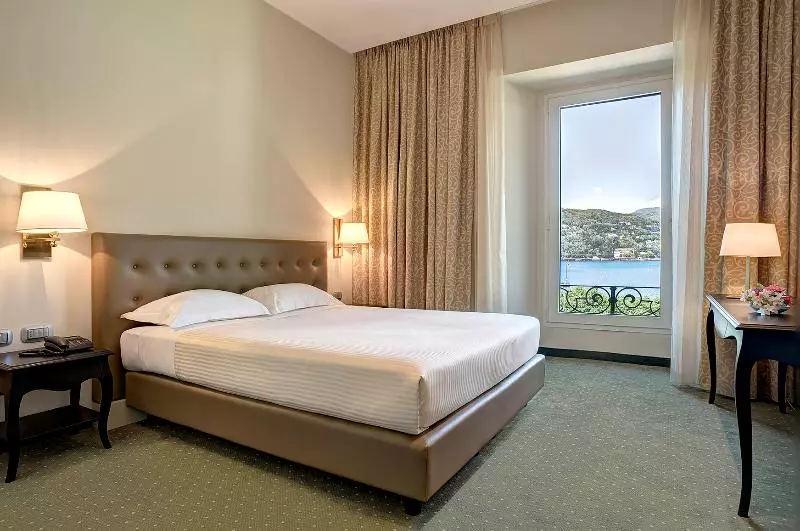 اتاق استاندارد با چشم‌انداز دریاچه, Palace Hotel Lake Como