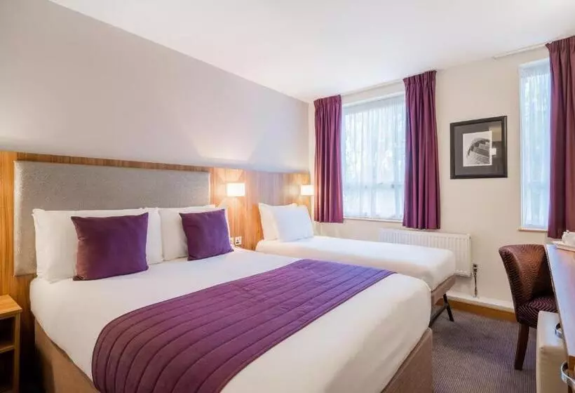 اتاق استاندارد سه نفره, Quality Hotel Hampstead