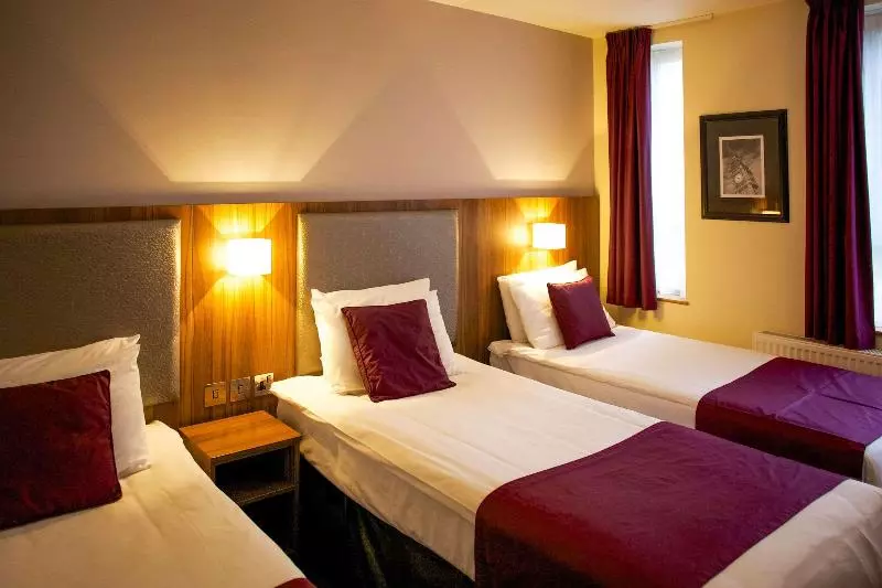 اتاق استاندارد سه نفره, Quality Hotel Hampstead