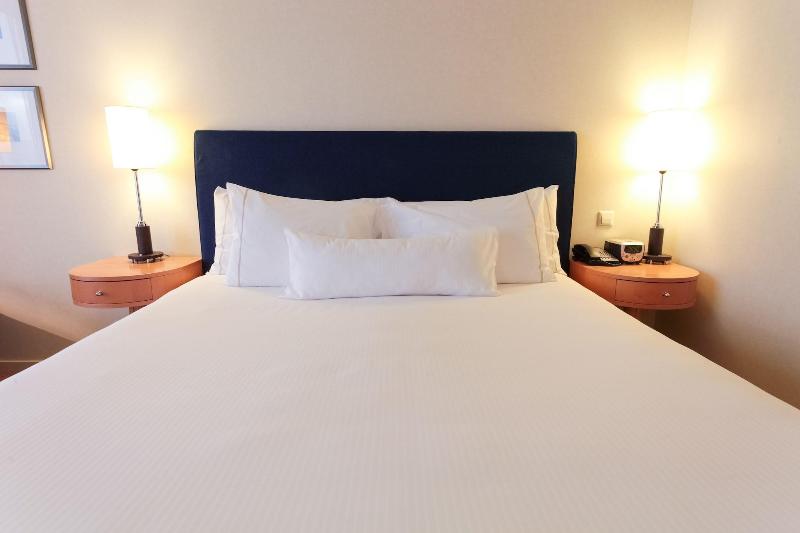 带大床的高级房间, Rotterdam Marriott