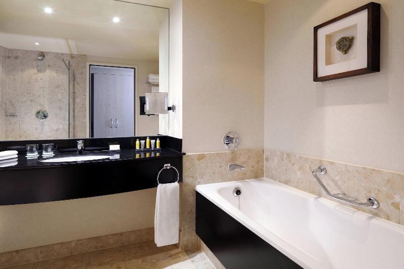 带大床的高级房间, Rotterdam Marriott