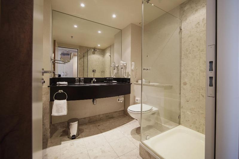 带大床的高级房间, Rotterdam Marriott