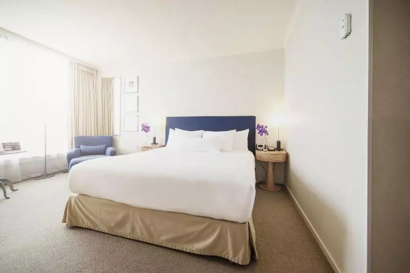 اتاق سوپریور با تخت بزرگ, Rotterdam Marriott