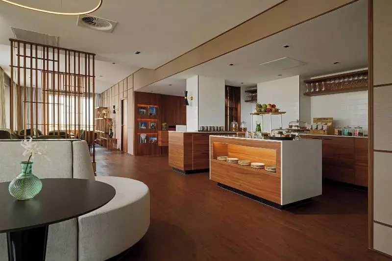 سوییت جونیور, Rotterdam Marriott