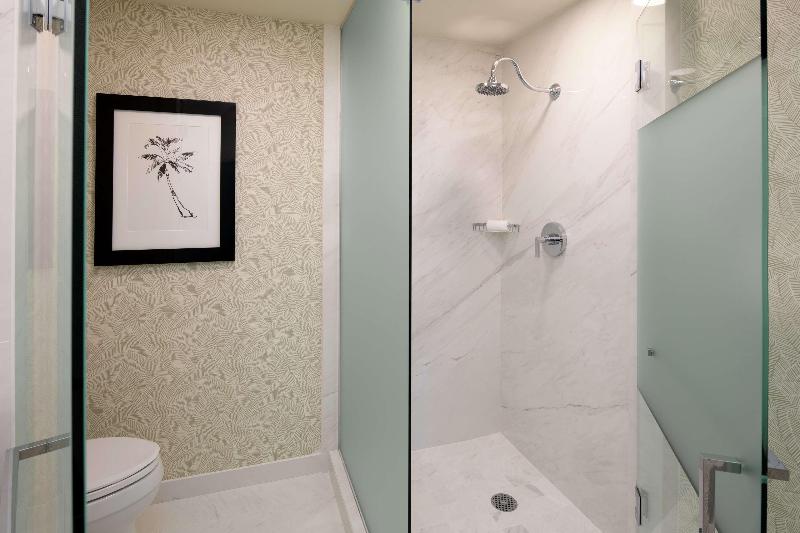 Номер Deluxe, The Beverly Hilton