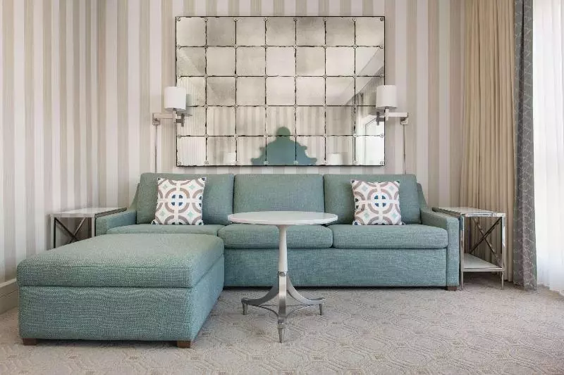 Premium-studio, The Beverly Hilton