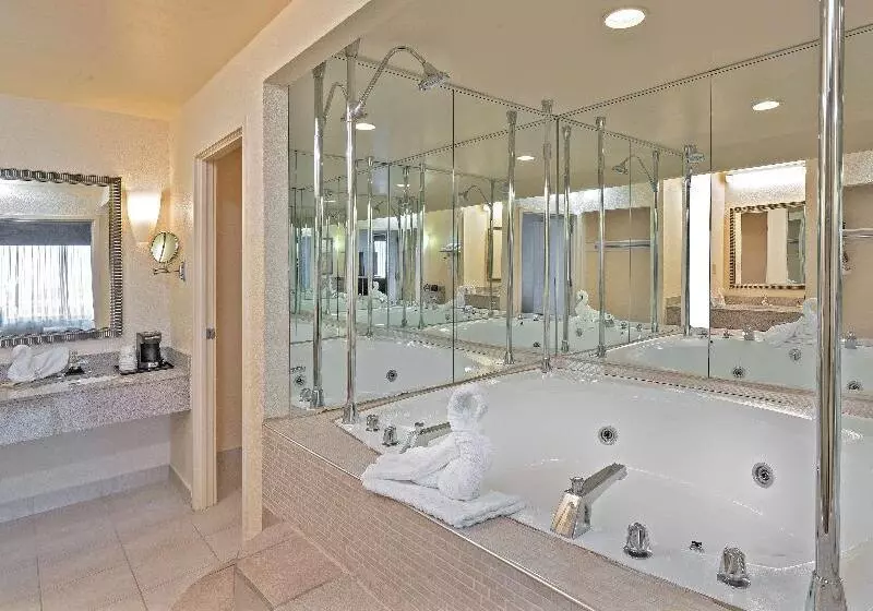 Premium-studio, The Beverly Hilton