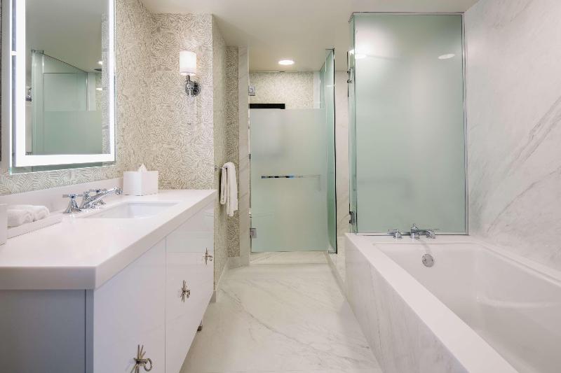 스탠다드 스튜디오 킹침대, The Beverly Hilton