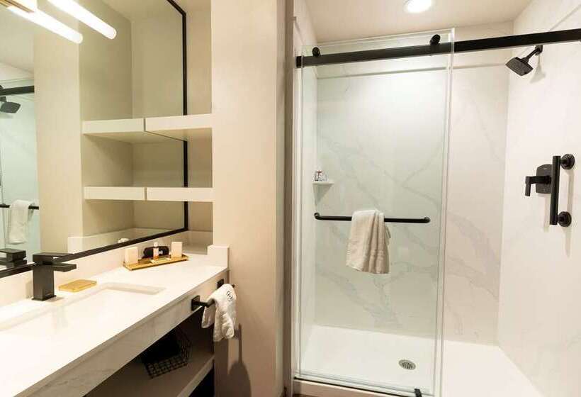 스탠다드 룸 킹사이즈 침대, The Beverly Hilton