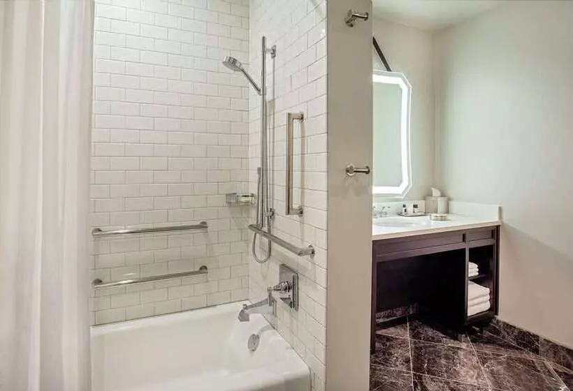Deluxe-huone King-vuode, The Beverly Hilton