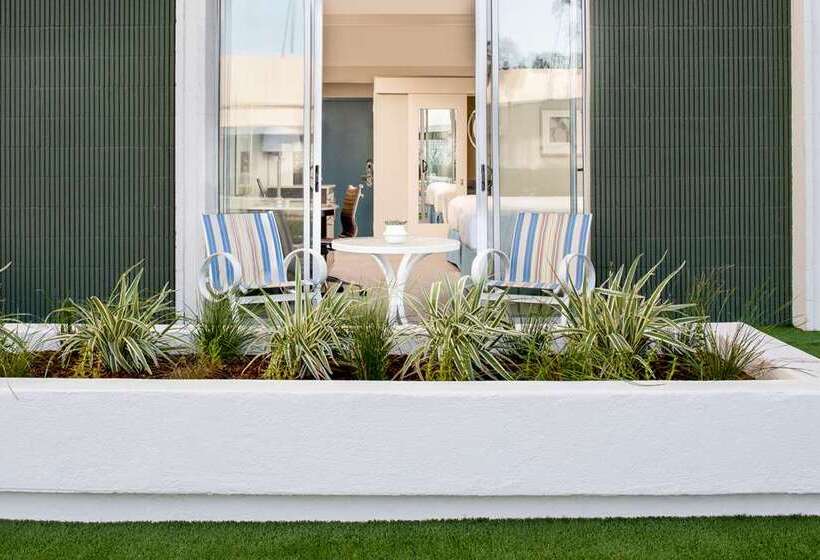 스탠다드 룸 킹사이즈 침대, The Beverly Hilton