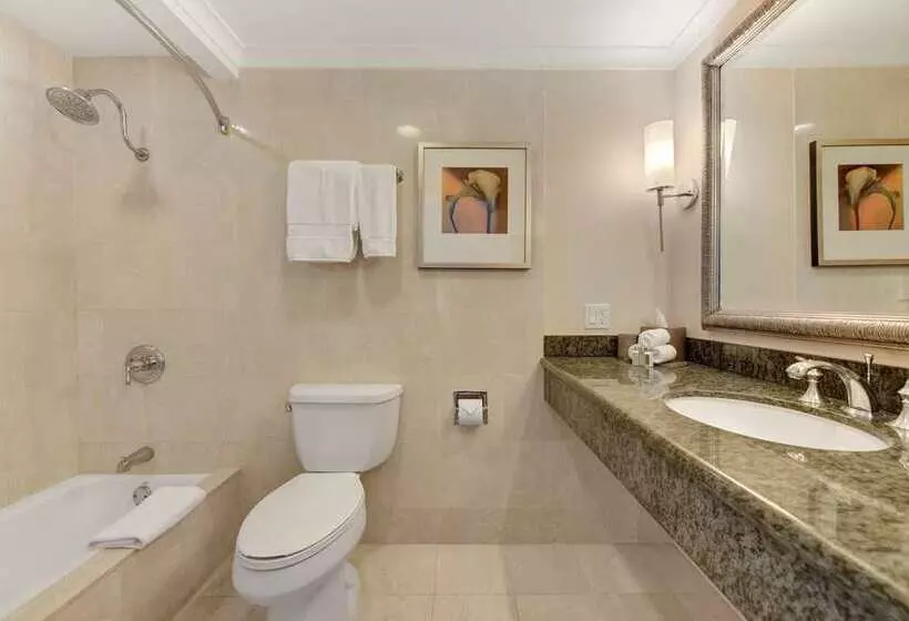 Standard-huone King-vuode, The Beverly Hilton