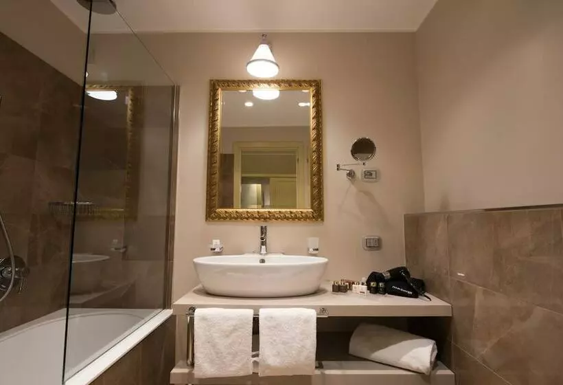 اتاق استاندارد با چشم‌انداز دریاچه, Palace Hotel Lake Como