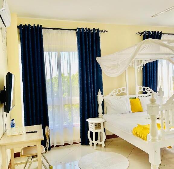 اتاق استاندارد با تخت بزرگ, Elna S Nyali   Seaview, Pool, High Speed Wi Fi & Hot Shower