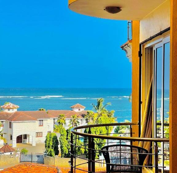 اتاق لوکس با بالکن و چشم‌انداز دریا, Elna S Nyali   Seaview, Pool, High Speed Wi Fi & Hot Shower