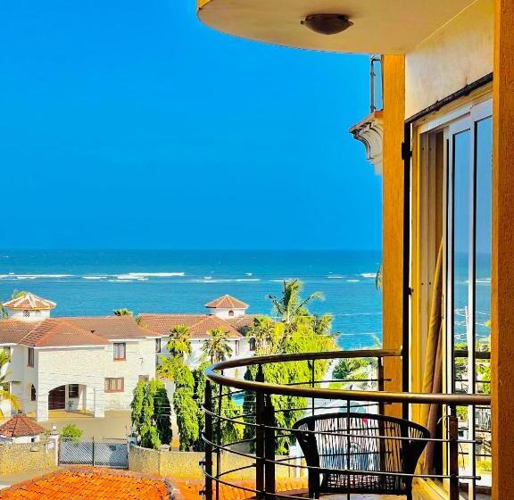 اتاق لوکس با بالکن و چشم‌انداز دریا, Elna S Nyali   Seaview, Pool, High Speed Wi Fi & Hot Shower
