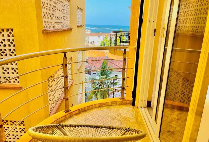 اتاق لوکس با بالکن و چشم‌انداز دریا, Elna S Nyali   Seaview, Pool, High Speed Wi Fi & Hot Shower