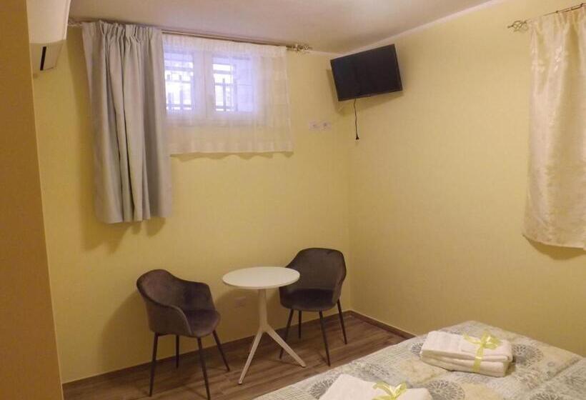 标准间, Nel Verde Di Carinci