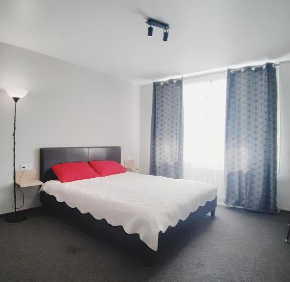 エコノミールーム, смарт хаб Apartment In Center