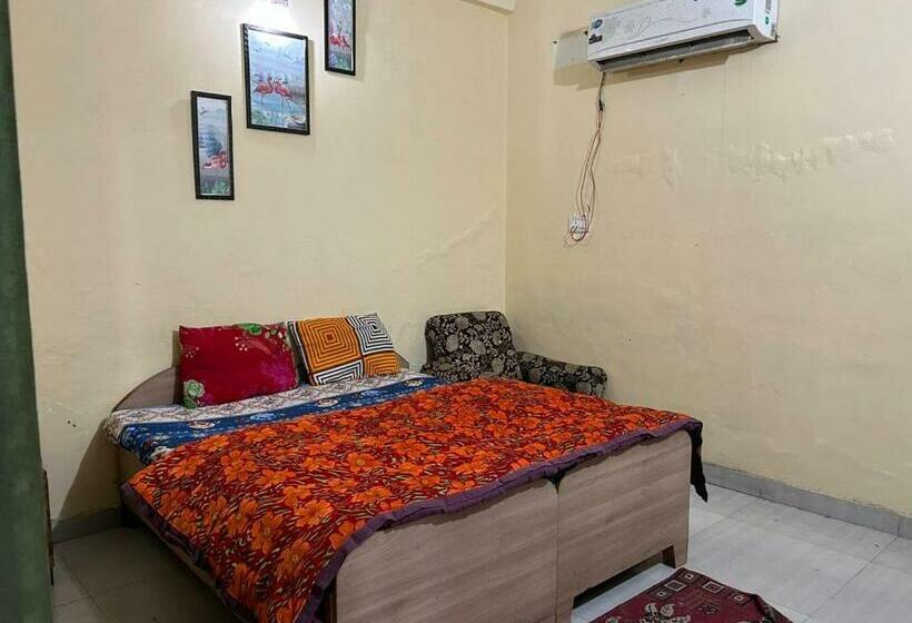 חדר משפחתי דלוקס, Blue Star