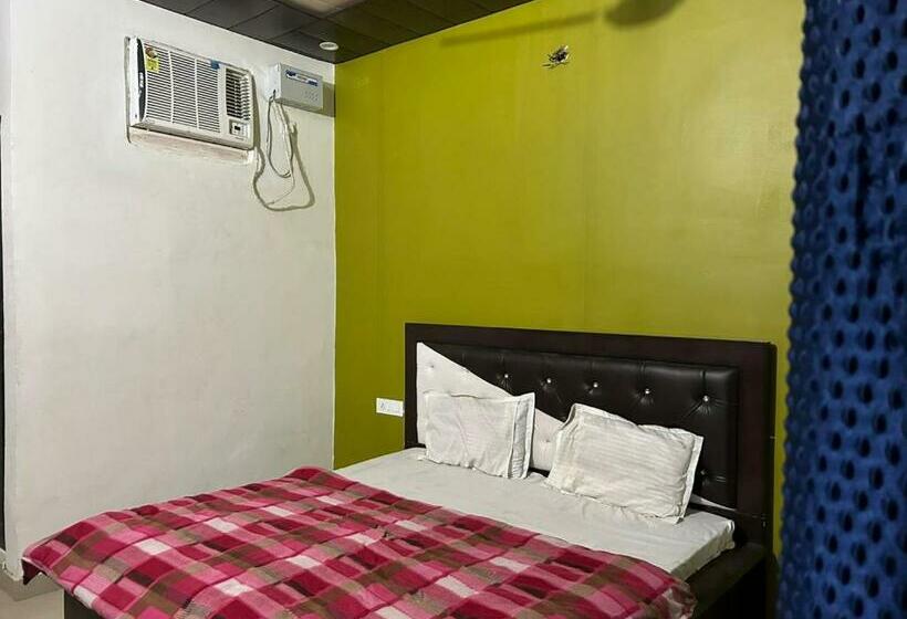 חדר משפחתי דלוקס, Blue Star