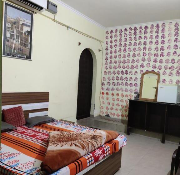 חדר משפחתי דלוקס, Blue Star