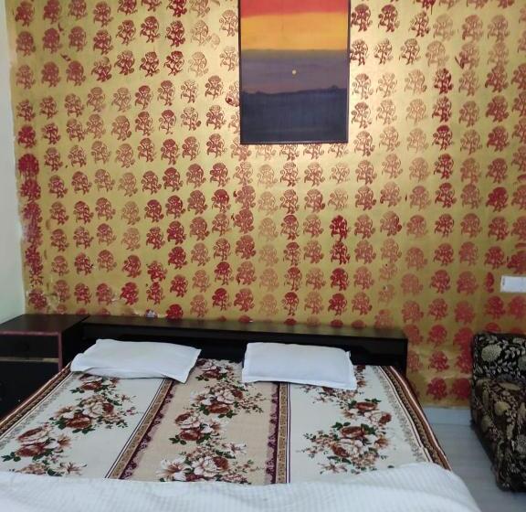 חדר משפחתי דלוקס, Blue Star