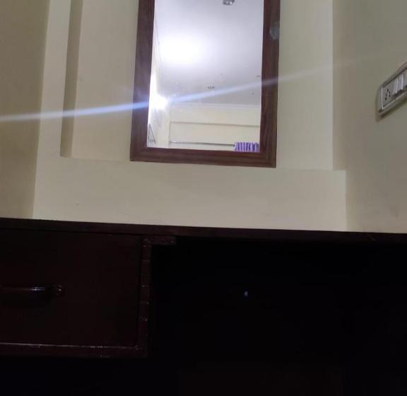 חדר משפחתי, Blue Star