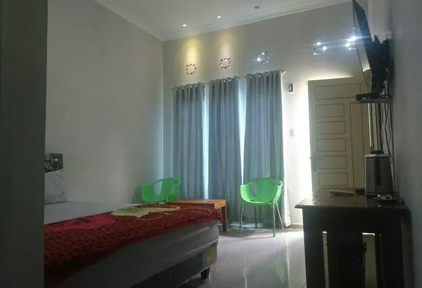 Deluxe-huone, Sriwijaya Hotel Siantar