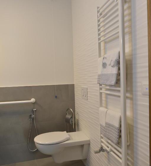 اتاق لوکس با بالکن, Piano Alto Rooms