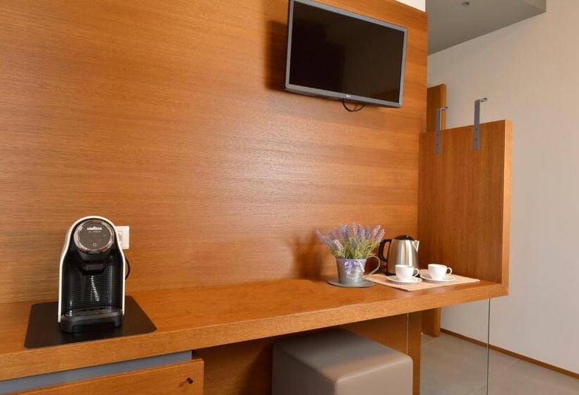 اتاق لوکس با بالکن, Piano Alto Rooms