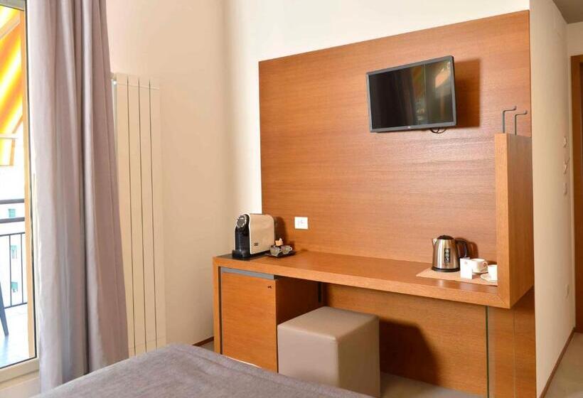 اتاق لوکس با بالکن, Piano Alto Rooms