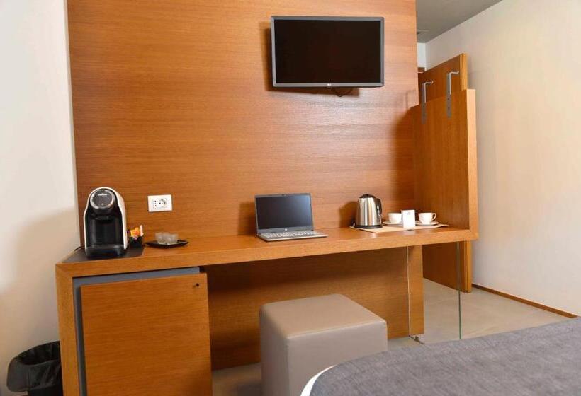 اتاق لوکس با بالکن, Piano Alto Rooms