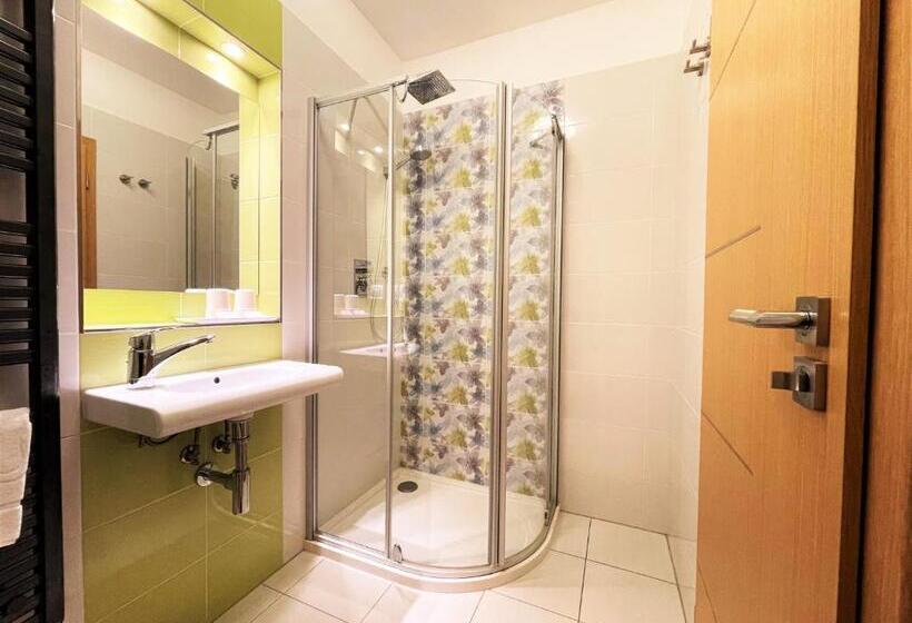 标准间, Výšinka 719