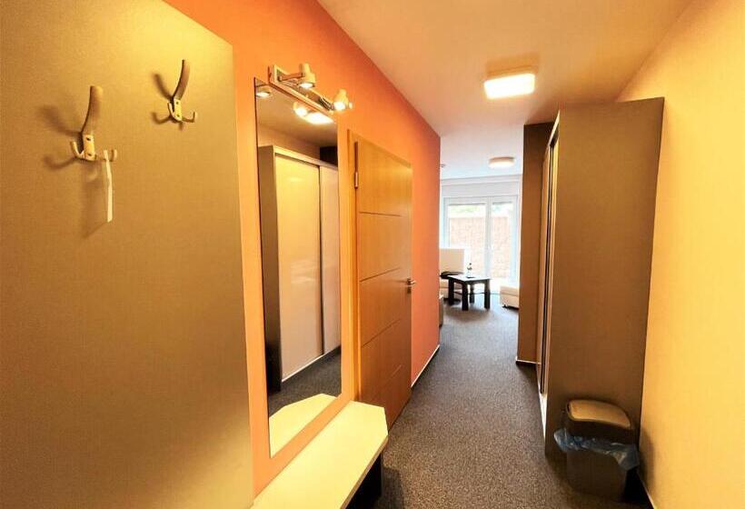 标准间, Výšinka 719