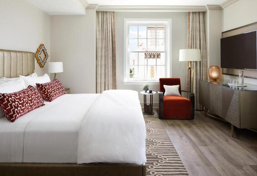 身障者適用キングサイズベッドルーム, The Plaza Hotel Pioneer Park